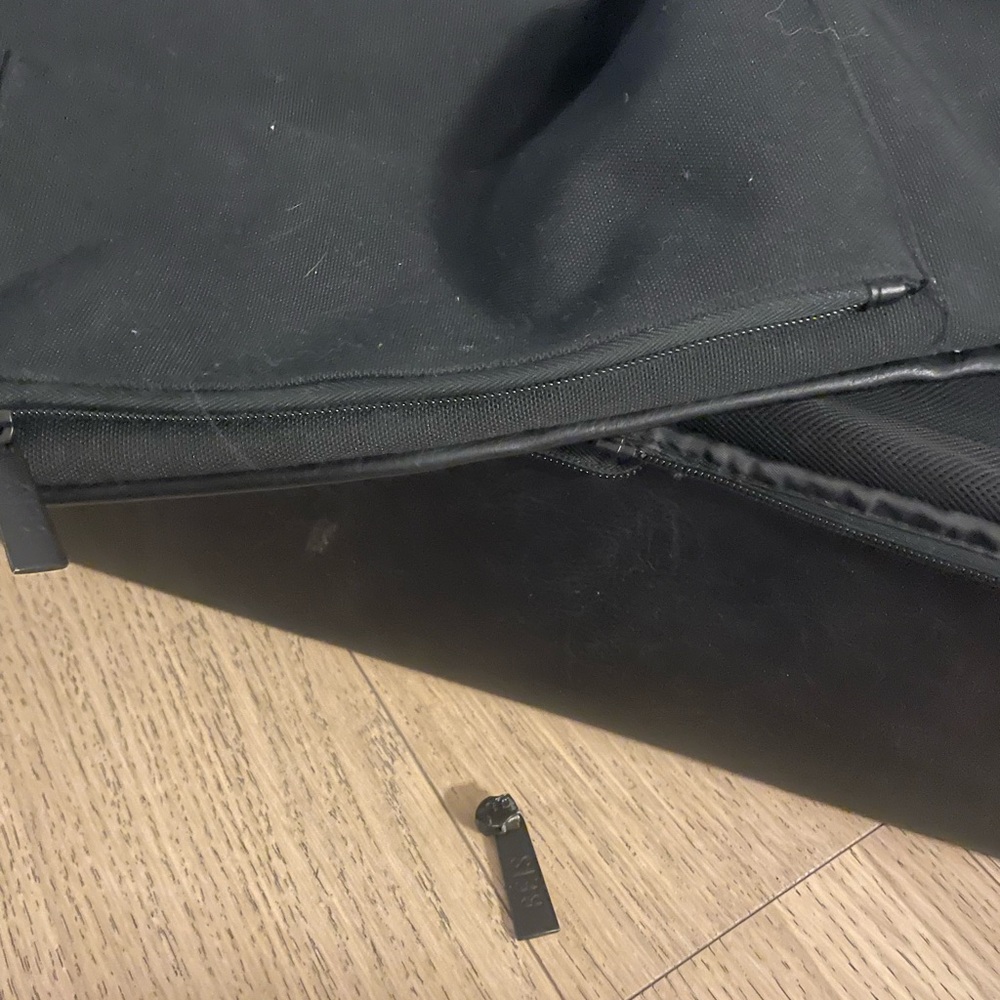 Beis Convertible Weekender (damaged) - Picture 5 of 8